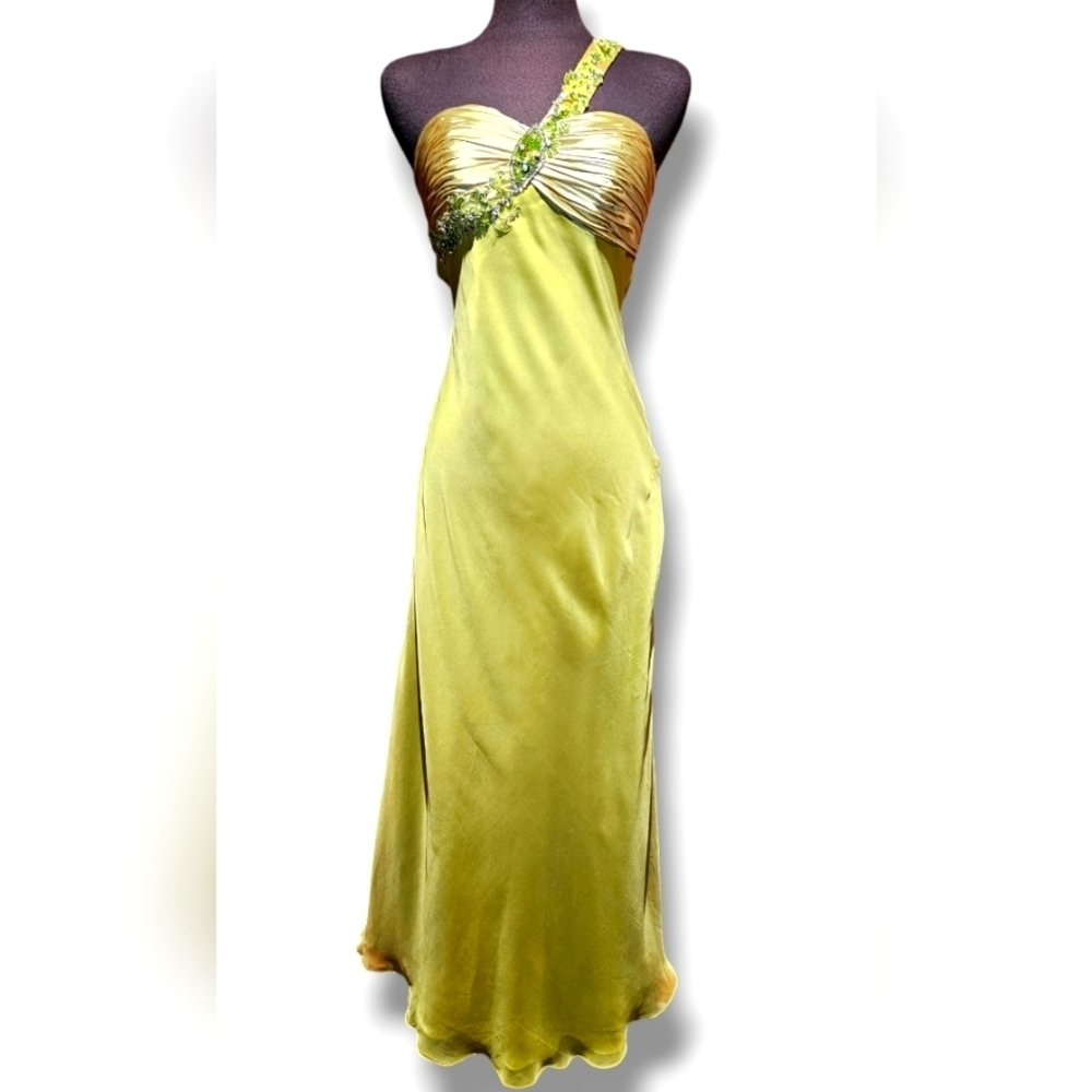 One-shoulder Lime Green evening gown. Size 8. Beading Detail - Picture 3 of 15